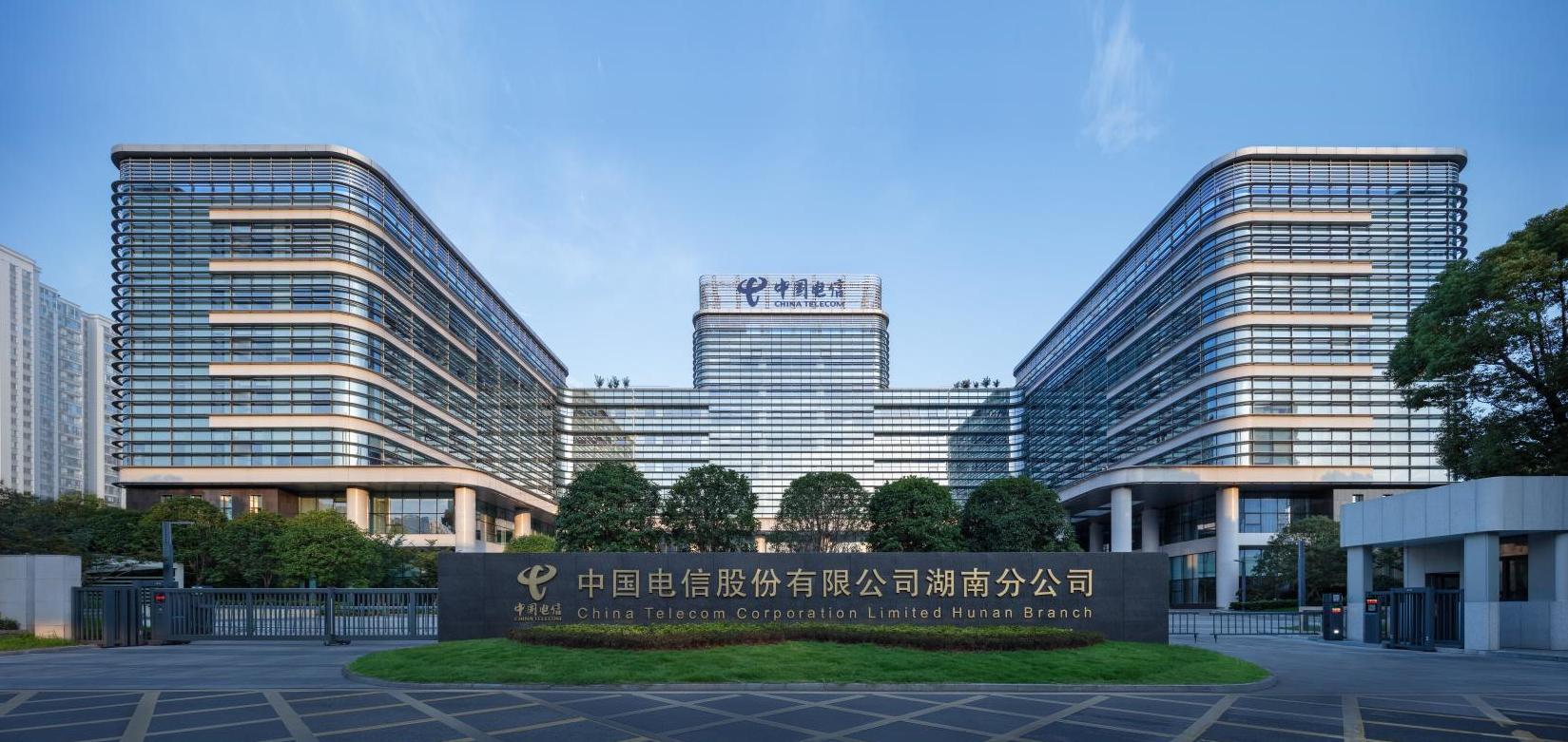 公司承建的湖南信息園（調(diào)度大樓、通信機(jī)房、地下室、附屬樓）工程榮獲兩項(xiàng)（土建、安裝）中國(guó)建設(shè)工程魯班獎(jiǎng)